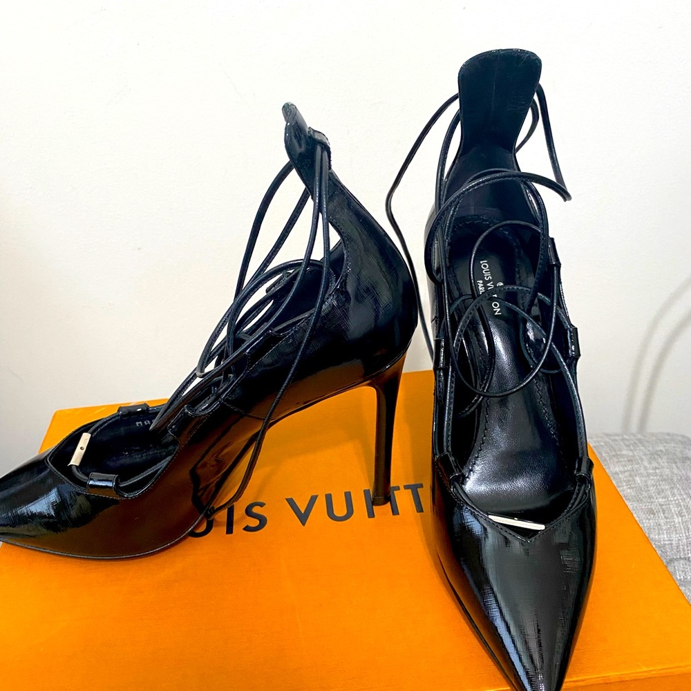 Louis Vuitton tie pumps. Brand new never worn. Size 37.5 fits woman shoe size 7